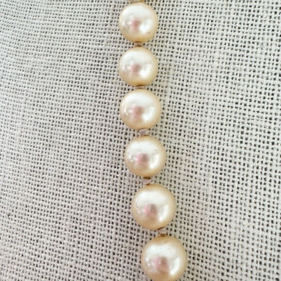 Vintage 30” Faux Pearl Necklace With Decorative Box Clasp Mid Century Jewelry - Picture 4 of 9